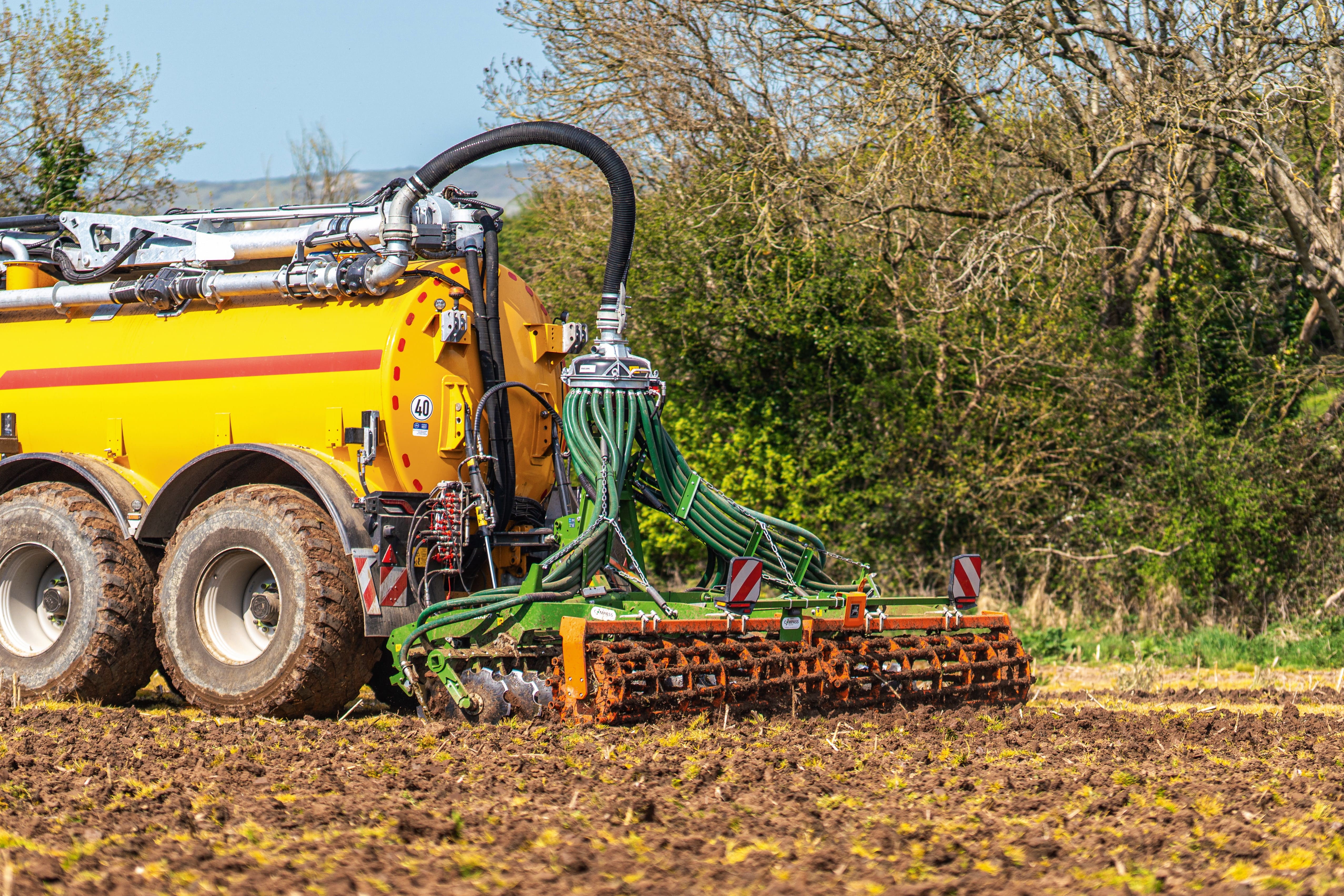 Эффективное внесение жидкого навоза с помощью компактной дисковой бороны Catros pro 