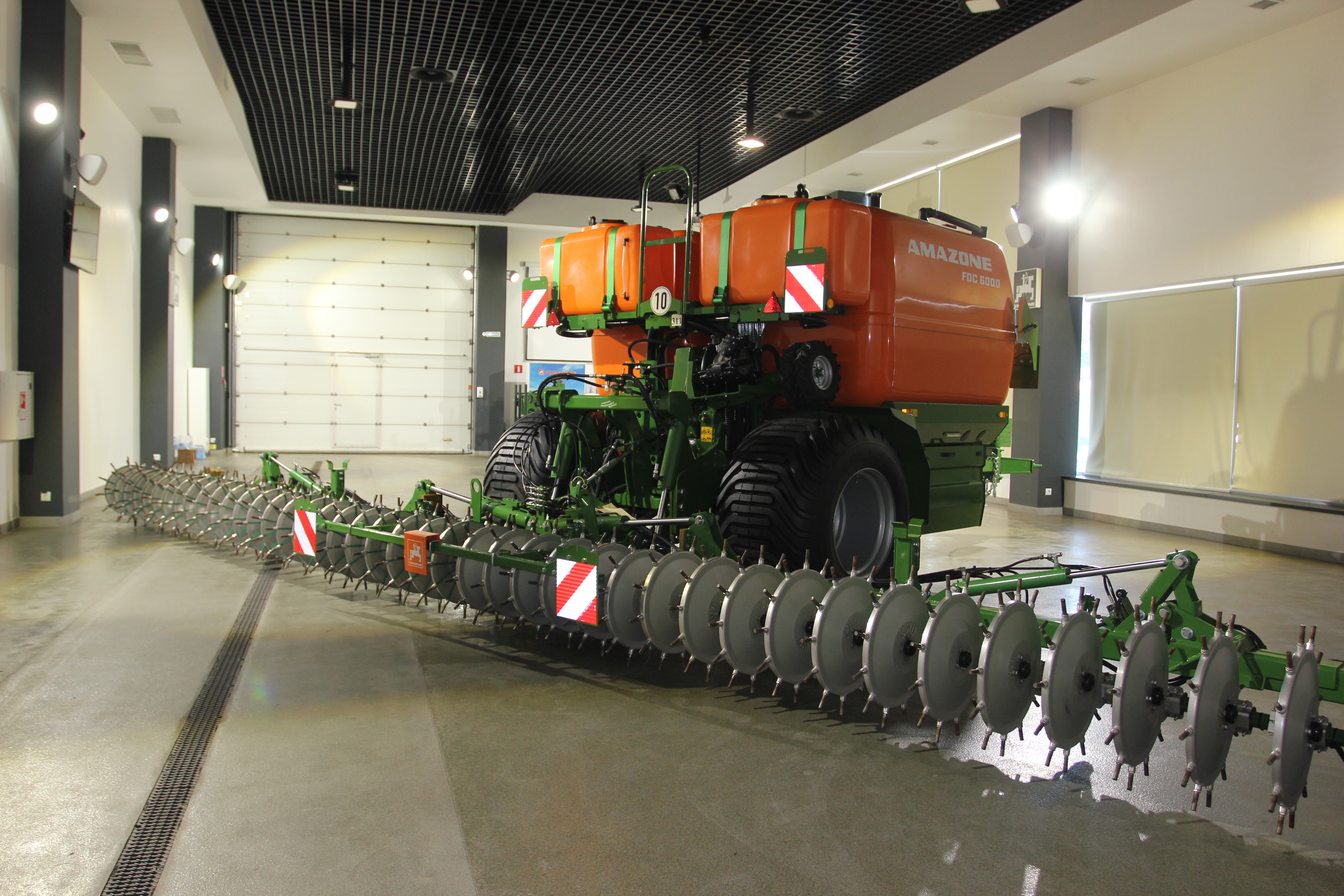 7. AMAZONE прицеп для жидких удобрений FDC 6000