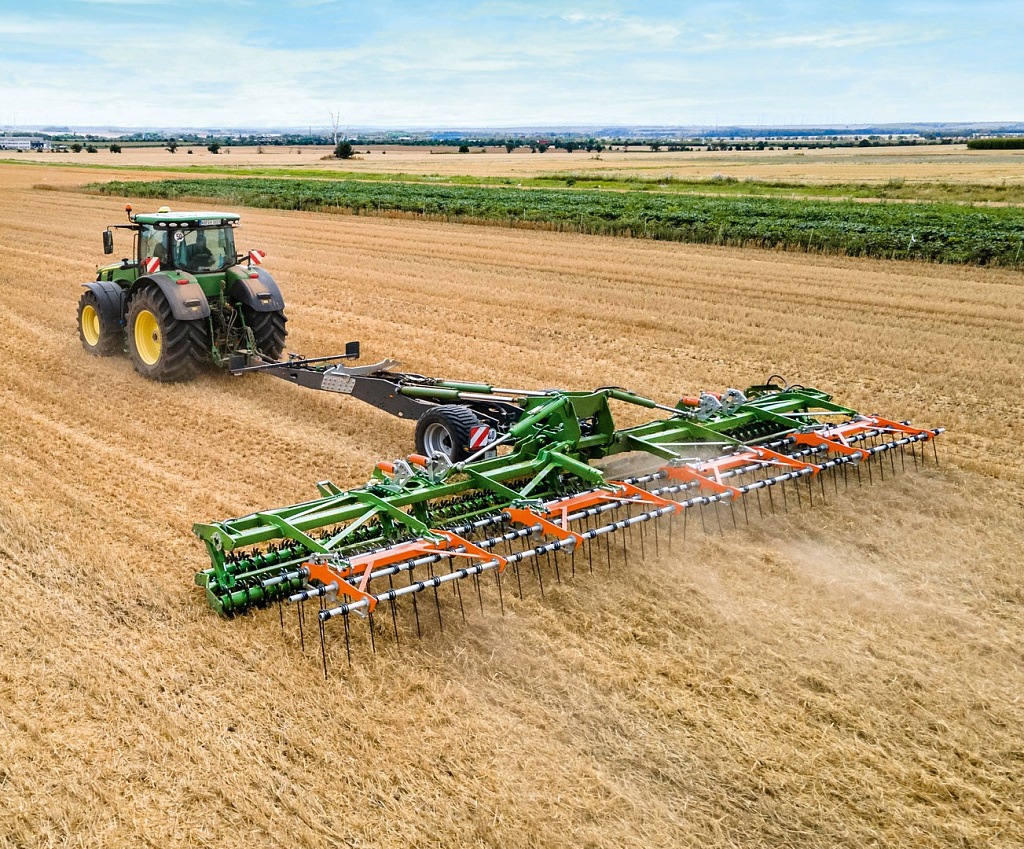 AMAZONE. Универсальный носитель TopCut для ультраповерхностной обработки почвы