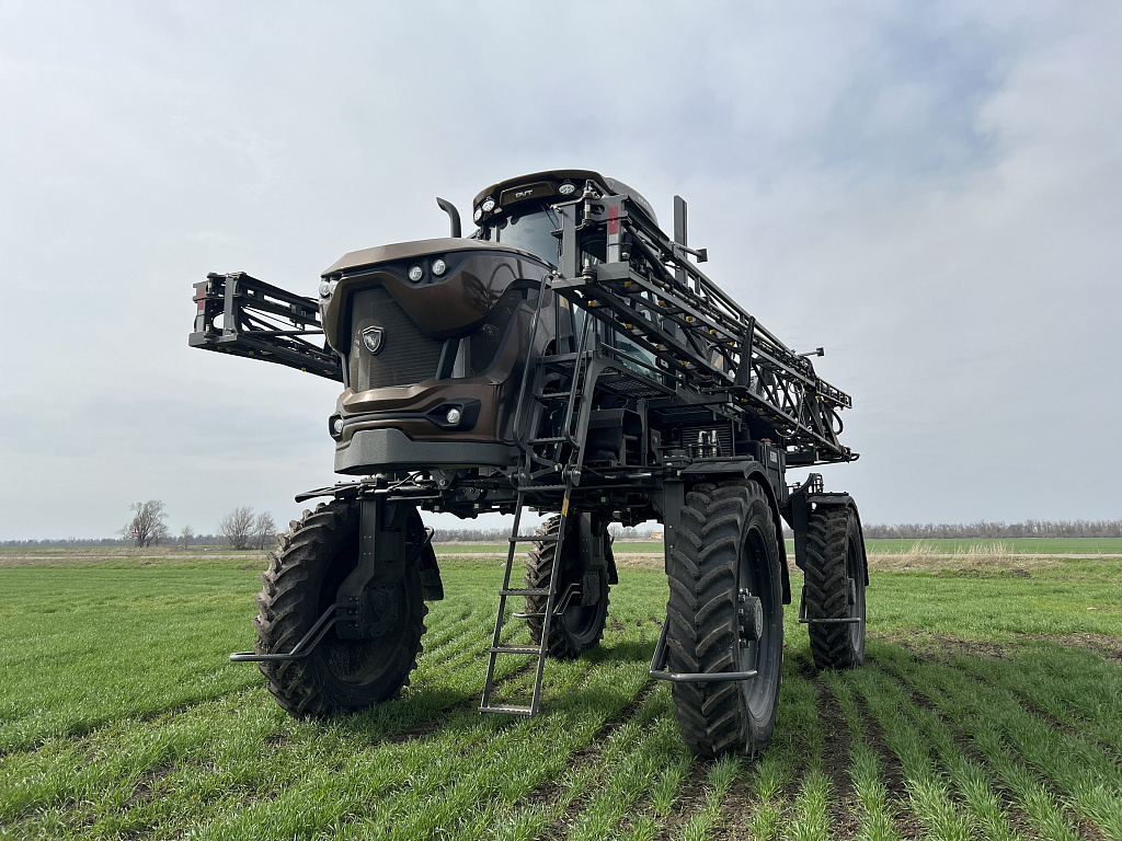 Первый демо-показ самоходного опрыскивателя PVT в России!